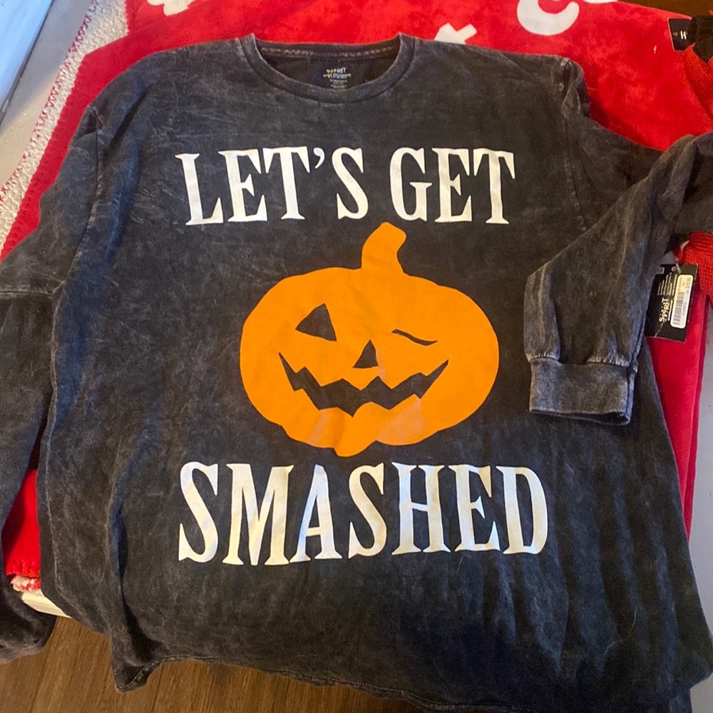Spirit Halloween Let’s Get Smashed pumpkin pull over tee size adult Medium M NWT